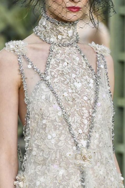 Chanel Spring 2018 Couture detail embellishment Chanel Wedding Dress, Black Maxi Evening Dress, Ethereal Fashion, Elegant Life, Women's Runway Fashion, Marchesa Spring, Veil Headpiece, Scene Outfits, Wedding Colour