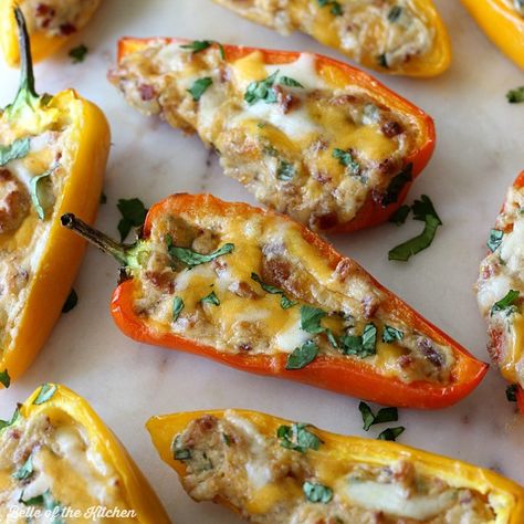 Cheesy Bacon Stuffed Mini Peppers Cream Cheese And Sausage, Peppers With Cream Cheese, Mini Peppers, Hashbrown Casserole, Mini Sweet Peppers, Crowd Pleasing Appetizers, Stuffed Mini Peppers, Keto Lunch Ideas, Game Day Appetizers