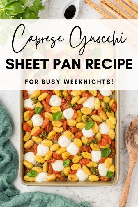 A large sheet pan with gnocchi, mozzarella balls, cherry tomatoes, pesto and fresh basil leaves. Caprese Gnocchi, Gnocchi Sheet Pan, Sheet Pan Gnocchi, Caprese Recipes, Tomatoes Mozzarella, Baked Gnocchi, Pan Recipe, Sheet Pan Dinners Recipes, Tomato Pesto