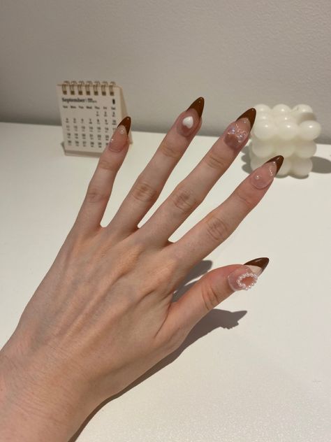 Brown Nails With Charms, French Tips Aesthetic, Nail Inspo Brown, Nails Brown French, Brown French Tips, Autumn Nail Ideas, Nails With Charms, Brown French, Aesthetic Nail