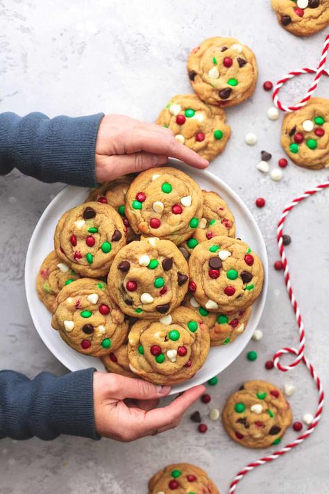 Mnm Cookies Recipe, Subway Cookie Recipes, Winter Cookies Recipes, Chocolate Chip M M Cookies, Santa Cookie Recipe, Apple Butter Cake, Cookies With Milk, Christmas Chocolate Chip Cookies, Choc Cookies