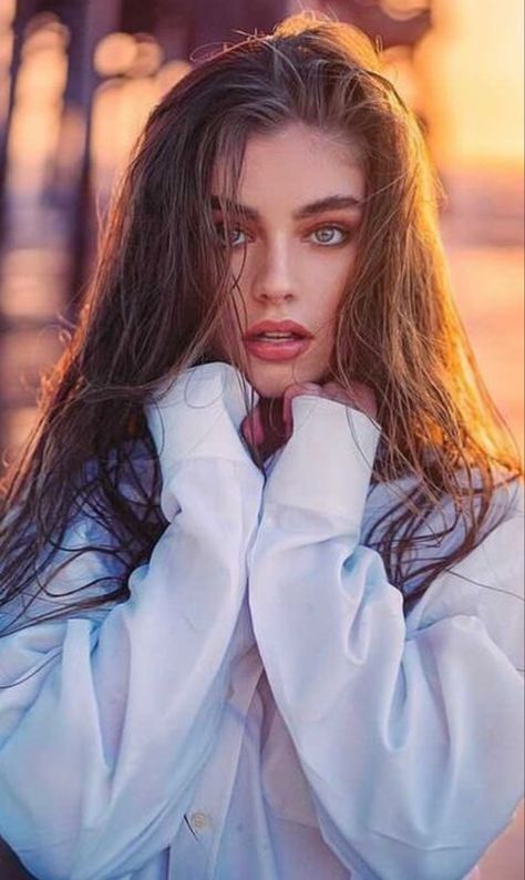 Jade Weber Instagram, Jade Weber, Turkish Women Beautiful, Beautiful Blue Eyes, Brow Shaping, 인물 사진, Photography Women, Beach Sunset, Celebrity Photos