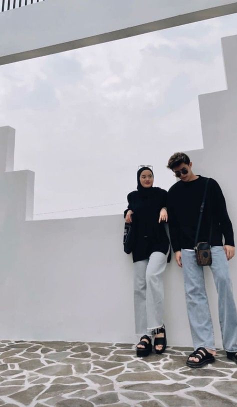 Couple Ootd, Ootd Couple, Couple Outfits Matching, Outfits Muslim, Pose Prewedding, Outfit Couple, Mode Ulzzang, Swag Couples, Ootd Poses