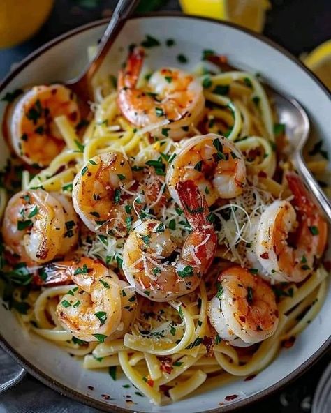 The Pioneer Woman -Ree Drummond 🍔🥧🍟🍕 | Need a quick dinner idea | Facebook Garlic Shrimp Scampi, Garlicky Shrimp, Shrimp Linguine, Impressive Dinner, Pioneer Woman Ree Drummond, Lemon Zester, Lemon Garlic Shrimp, Linguine Pasta, Simple Green Salad