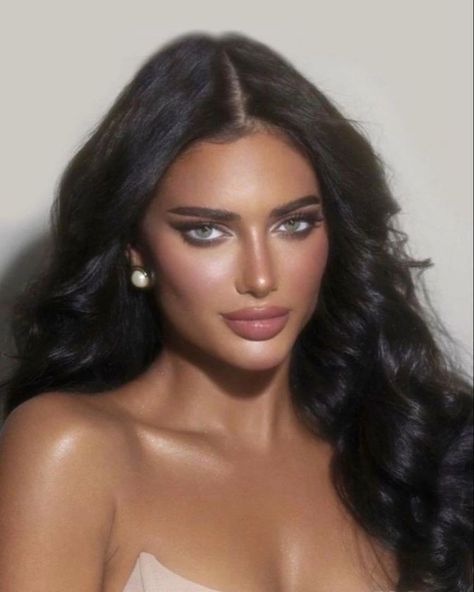 Pageant Makeup For Brunettes, Black Hair Makeup, Pageant Makeup, Arabic Makeup, Event Makeup, Glam Makeup Look, Creative Makeup Looks, Glamour Makeup, Beauty Shots