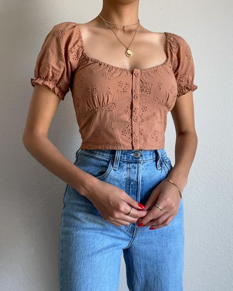 The perfect spring crop top just found YOU 🧡 Don’t pass it up! Tap to shop our Celia Crop Top before she’s gone 🛒✨ 🏷️ Women’s crop tops. Crop top outfit. Spring crop top outfit ideas. #croptop #croptopstyle #womenstops #cutetops #trendytops #fashiontops #goingoutoutfit #summerfashion #springoutfitideas #springoutfitinspo #springtops #explorepage #foryou #trendingnow #pinterestaesthetic #pinterestaesthetic #pinterestfashion #boutique Shirt And Crop Top Outfit, Summer Work Tops, V Neck Outfits For Women, Tops For Small Chest, Cropped Shirt Outfit, Crop Top Outfit Ideas, Crop Top Ideas, Crop Top Outfits Summer, Top Outfit Ideas