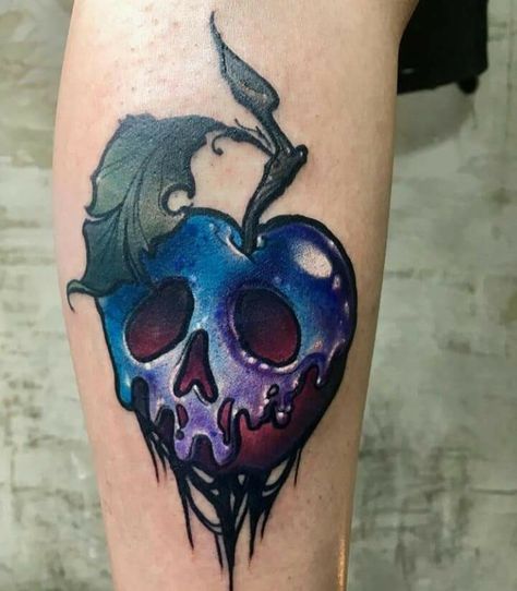 Poison Apple Tattoo, Dark Disney Tattoo, Disney Inspired Tattoos, Halloween Tattoos Sleeve, Disney Sleeve Tattoos, Apple Tattoo, Tattoo Apprenticeship, Poison Apple, Spooky Tattoos