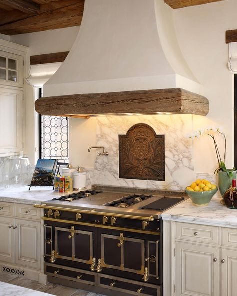 Joan Behnke & Associates on Instagram: “An antique iron fireback sits within calacatta vagli marble and plaster, under a custom hood fabricated with reclaimed wood beams. .⠀ .⠀ .⠀…” Interior Art Deco, Trendy Farmhouse Kitchen, Kitchen Vent Hood, Farmhouse Kitchen Backsplash, Trendy Farmhouse, Kitchen Vent, French Country Kitchens, Country Bathroom, Kitchen Hoods