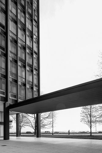 Miles Van Der Rohe, Photo Ville, Lake Shore Drive Chicago, International Style Architecture, Modernist Architecture, Lake Shore Drive, Ludwig Mies Van Der Rohe, Lake Shore, Architecture Building Design