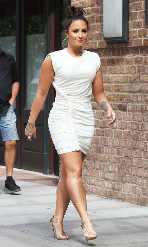 Demi Lovato Style Outfits, Demi Lovato Body, Demi Lovato Style, Jemima Kirke, Legs Outfit, Celebrity Prints, Tight Dress Outfit, Toned Legs, Camp Rock