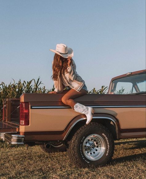 Bouduar Photos Country, Cowboy Western Aesthetic, Cowboy Boots And Bikinis, Truck Photoshoot Woman, Cowgirl Aesthetic Photoshoot, Truck Photoshoot Ideas Women, Cowgirl Boots Photoshoot, Truck Photoshoot Ideas, Western Ankle Boots Outfit