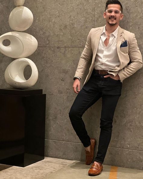 Fashion Beige Man Suit, Beige Suit Black Pants Men, Formal Blazers Men, Cream Color Blazer Outfit Men, Cream Colour Blazer Combination For Men, Beige Blazer Outfit Men Wedding, Beige Coat Outfit Men Formal, Beige Blazer Outfit Men Casual, Beige Blazer Black Pants Outfit