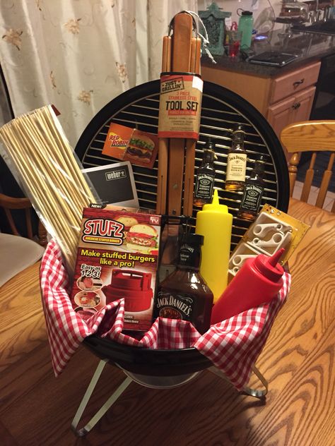 Grilling Raffle Basket Ideas, Ideas For Fundraisers, Fundraising Baskets, Auction Basket Ideas, Grill Gift Basket, Raffle Gift Basket Ideas, Basket Raffle, Office Marketing, Fundraiser Raffle