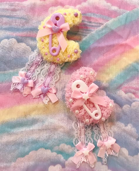 Pastel Moon Brooches with lacey ribbon! Harajuku Accessories, Pastel Moon, Pastel Clothing, Harajuku Decora, Pastel Accessories, Kawaii Core, Yami Kawaii, Kandi Bracelets, Pastel Fashion