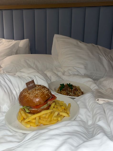 #hotel #foodphoto #foodphotography #lifestyleinfluencer How To Cook In A Hotel Room, Hotel Food Snapchat, Hotel Dinner, Airplane Window View, Airplane Window, Dinner Room, Hotel Food, Hotel Bed, Night Snacks