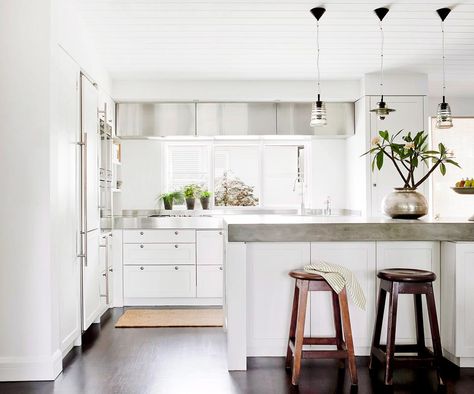 industrial style kitchen Kitchen With Butlers Pantry, Butlers Pantry Ideas, Kitchen Butlers Pantry, Pantry Layout, Modern Country Kitchens, Farmhouse Kitchens, Butlers Pantry, Kitchen Surfaces, Design A Space