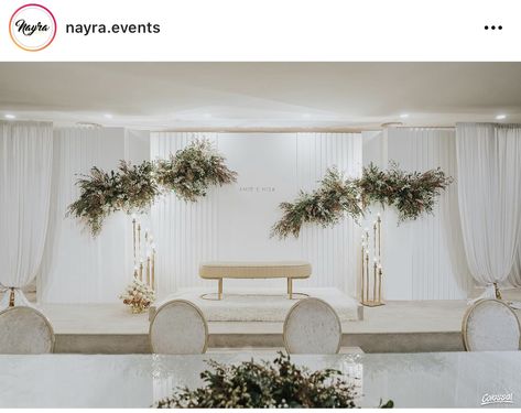 Minimalist Indoor Wedding, Minimalist Wedding Stage, Indoor Wedding Decorations, Instagram Minimalist, Small Wedding Bouquets, Wedding Hall Decorations, Wedding Background Decoration, Wedding Backdrop Decorations, Wedding Design Decoration