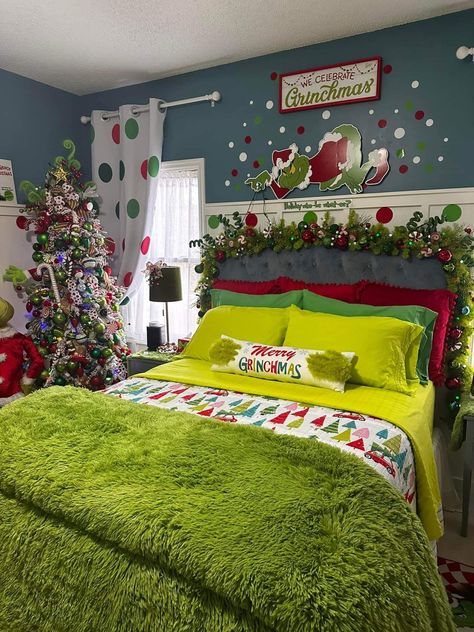 Grinch Bedroom Decor, Grinch Bedroom, A Grinch Christmas, Girly Room, Grinch Christmas, Magical Christmas, Cute Room, Cute Room Decor, Holiday Decor Christmas