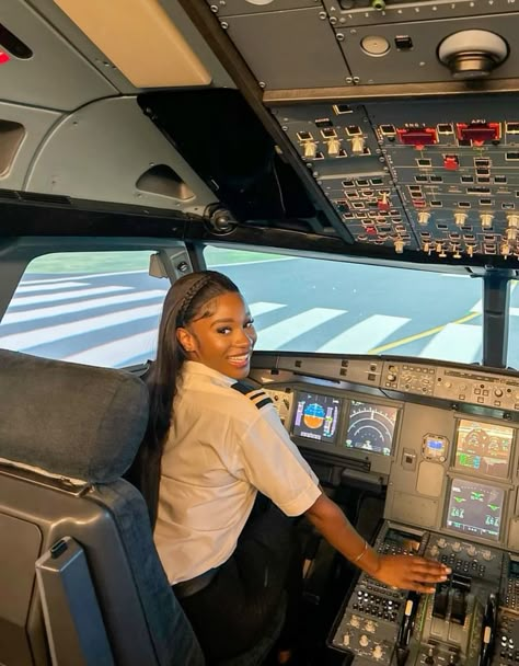 Female pilots Jobs Aesthetic Female, Piolet Women, Corporate Flight Attendant, Airhostess Aesthetic, Flight Attendant Aesthetic Black Women, Black Flight Attendant, Woman Pilot, Pilot Woman Aesthetic, Pilot Girl