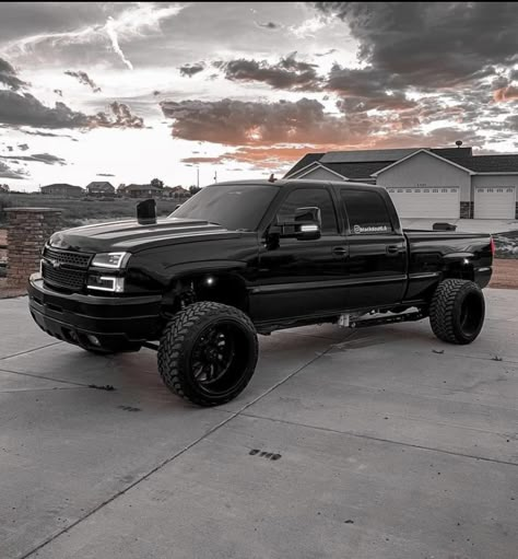 Lifted Chevy S10, Blacked Out Chevy Silverado, Black Lifted Trucks, Dream Trucks Chevy, Cateye Trucks, Chevy Square Body Trucks, Chevy Duramax Diesel, 2004 Chevy Silverado 1500, Chevy Cateye