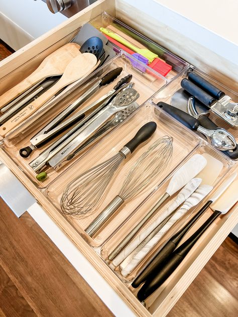 Kitchen utensils organized in a drawer with clear organizers Tubberware Drawer Organization, Kitchen Cooking Utensil Organization, Utensil Storage Drawer, Kitchen Drawer Organization Utensils, Organizers For Kitchen, Utensils Drawer, Cooking Utensil Organization, Office Drawer Organization, Silverware Drawer Organizer