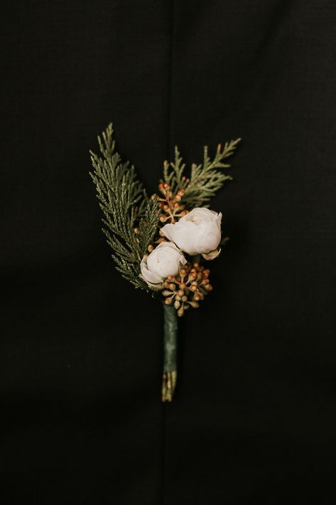 Simple Winter Boutonniere, Winter Wedding Boutineer Grooms, Evergreen Boutineer, Forest Wedding Boutonnieres, Evergreen Bouquet Wedding, Winter Wedding Bouquet Bridesmaid, Evergreen Forest Wedding, Juniper Boutonniere, Winter Boutineer Groomsmen