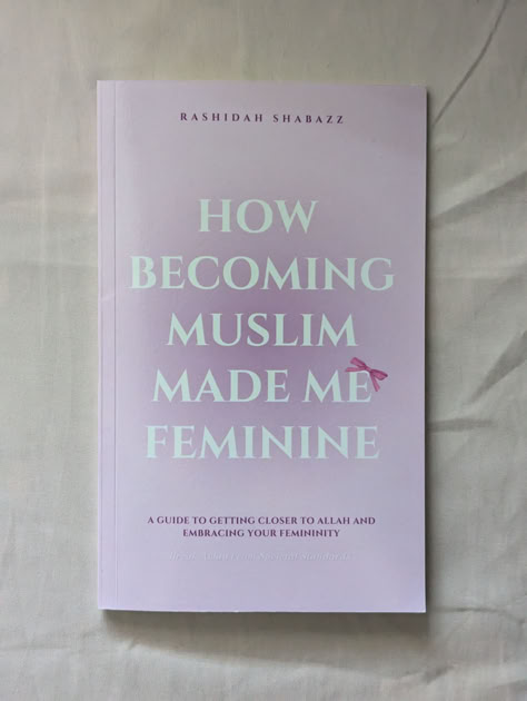 A new book for reading Muslimahs! 'How Becoming Muslim Made Me Feminine': a powerful guide crafted specifically for Muslim women seeking to embrace their femininity, deepen their connection with Allah, and liberate themselves from societal constraints. Indulge in this refreshing read about what it means to be a feminine Muslimah and the ideal traits of Muslim women. Includes insights rooted in the Quran and Hadiths. Books On Islam, Best Islamic Books, Empowering Books, Healing Books, Best Self Help Books, Books To Read Nonfiction, 100 Books To Read, Recommended Books To Read, Inspirational Books To Read