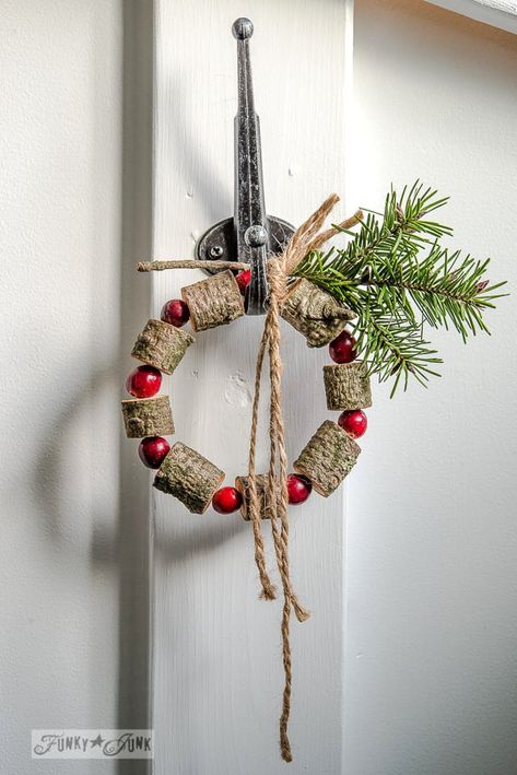 Cranberry Christmas, Eco Christmas, Christmas Wreaths & Garlands, Mini Wreaths, Fresh Cranberries, Cork Crafts, Wine Corks, Primitive Christmas, Christmas Wood