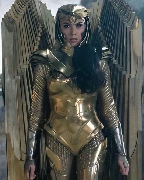 Heroic Hollywood no Instagram: “A new Wonder Woman 1984 photo offers fans their latest look at Gal Gadot’s golden armor for the upcoming film. Your thoughts?👇🤔” Ever After High Toys, Golden Armor, The Amazons, Wonder Woman 1984, Golden Warriors, Gold Armor, Steve Trevor, Wonder Woman Cosplay, Gal Gadot Wonder Woman