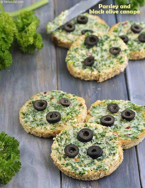 Parsley and Black Olive Canape recipe Smoked Salmon Cucumber, Indian Paneer Recipes, Salmon Cucumber, Buffalo Cauliflower Recipes, Vegetarian Starters, Canapes Recipes, Chicken Snacks, Vegetarian Side Dishes, Vegetarian Fast Food