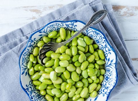 28 Best Foods to Eat for Magnesium | Eat This, Not That! Seasoned Edamame, Edamame Snack, Cheap Healthy Snacks, Healthy Late Night Snacks, Vegan Protein Sources, Healthy Snacks To Buy, 100 Calorie Snacks, 100 Calorie, Calcium Rich Foods