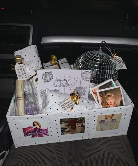 Taylor Swift Present Ideas 1989, Taylor Swift Birthday Basket Ideas, Taylor Swift Debut Gift Ideas, Taylor Swift Christmas Present Ideas, Christmas Gift Ideas For Swifties, Taylor Swift Bday Presents, Lover Taylor Swift Gift Ideas, Taylor Swift 1989 Gift Ideas, Birthday Gifts For Best Friend Taylor Swift