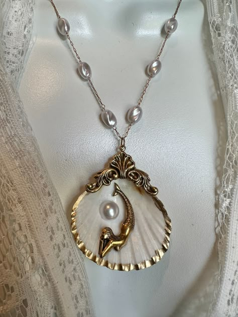 Mermaid Altar, Sea Shells Crafts, Siren Fashion, Shells Crafts, Venus In Pisces, Lady Aphrodite, Handmade Pearl Necklace, Shell Jewellery, Mermaid Siren