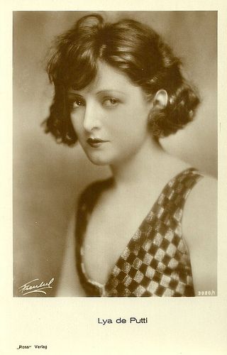 1920s Hair, Old Portraits, Vintage Portraits, Silent Film, Vintage Pictures, Classic Beauty, Vintage Hairstyles, Vintage Photographs, Vintage Beauty