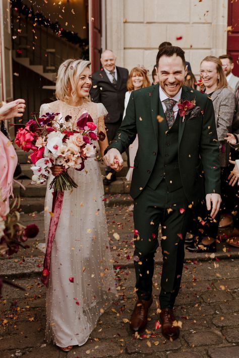 Dark Red And Pink Wedding, Winter Pink Wedding, Green Groomsmen Suits, Winter Wedding Pink, Pink Winter Wedding, Burgundy Groomsmen, Green Groomsmen, Modern Contemporary Wedding, Burgundy Bridal Bouquet