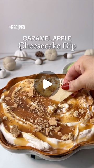 Fall Cool Whip Dip, Cool Whip Dip Recipes, Fall Fruit Dip, Warm Apple Cinnamon Cheesecake Dip, Cream Cheese Dip Sweet, Carmel Apple Cheesecake Dips, Carmel Apple Dip Recipes, Cheesecake Caramel Apple Dip, Caramel Cheesecake Apple Dip