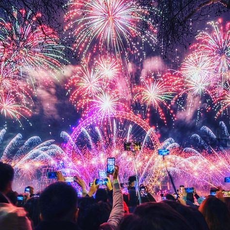 London Fireworks 2019. Read my Five Favourite Things of 2018 that changed my life. London Fireworks, I Lost 20 Pounds, Lost 20 Pounds, 170 Pounds, I Am Coming, Dry January, Internal Organs, Facebook Status, Fashion Hijab