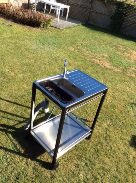 Mini outdoor sink: Ikea Klasen trolley with Boholmen sink, just add hose. Could be useful in the back for rinsing veggies and tools. Diy Outdoor Sink Ideas, Ikea Trolley, Outdoor Garden Sink, Meja Industrial, Outside Sink, Camping Sink, Outdoor Sink, Portable Sink, Hunting Property