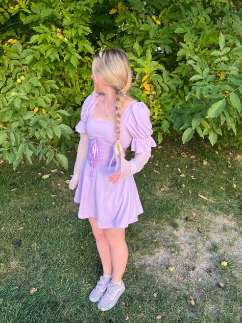 Rapunzel Cosplay Short Hair, Diy Repunzal Costume Women, Easy Rapunzel Costume, Diy Tangled Costume, Diy Rapunzel Costume Women, Tangled Costume Adult, Tangled Outfit Ideas, Rapunzel Costume Ideas, Adult Rapunzel Costume