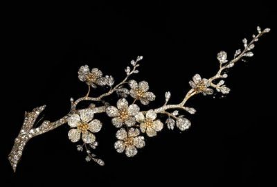 Bijoux Art Nouveau, Floral Branch, Art Nouveau Jewelry, Dark Floral, Floral Jewellery, Antique Jewellery, Vintage Jewellery, Rose Cut, Lalique