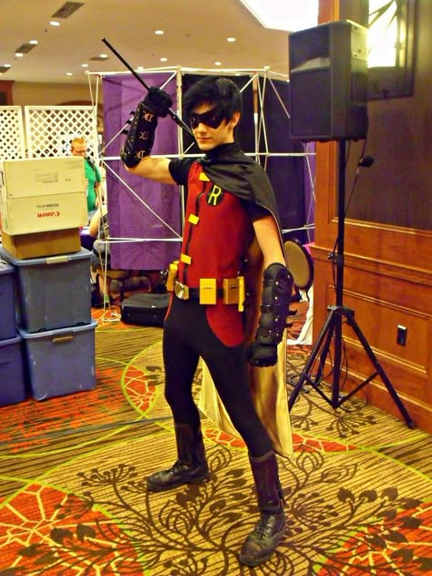 tim drake deviant art | Tim Drake by ~sakuraknight2000 on deviantART | Robin Cosplay Inspirat ... Tim Drake Outfit, Tim Drake Cosplay, Drake Costume, Male Cosplayers, Robin Halloween Costume, Cosplay Robin, Robin Suit, Robin Outfit, Halloween Hombre