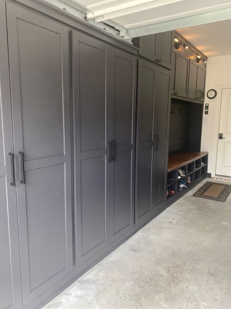 Garage Lockers, Garage Shoe Storage, Garage Storage Plans, Organization Garage, Garage Closet, Garage Storage Inspiration, Diy Garage Storage Cabinets, Garage Design Interior, Garage Organisation