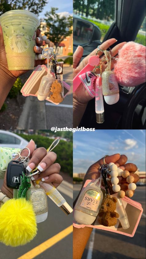 Car Keys Accessories, Car Keys Keychain Ideas Aesthetic, Cute Key Chains Aesthetic, Cute Car Keys Aesthetic, Keychain Aesthetic Car Keys, Cute Car Keys Keychains Ideas, Key Ring Aesthetic, Car Keychain Aesthetic, Key Chains Aesthetic