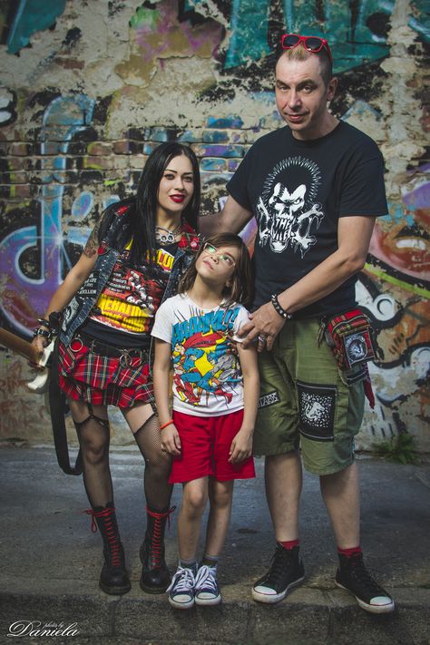 Punk family, Photos by Daniela, Daniela Zmajević Punk Rock Family Photoshoot, Alt Family Pictures, Punk Family Photos, Alternative Family Photoshoot, Goth Family Photos, Goth Parents, Punk Family, Punk Mom, Skateboard Aesthetic