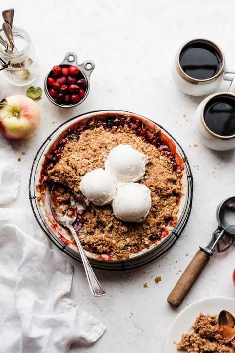 Cranberry Apple Crisp, Cranberry Crisp, Apple Cranberry Crisp, Easy Homemade Desserts, Crisp Topping, Sweet Apples, Yummy Desserts Easy, Cranberry Apple, Vanilla Bean Ice Cream