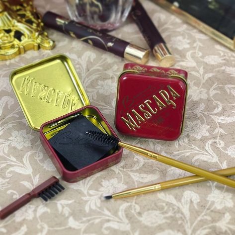 Pretty Makeup Products Aesthetic, Old Makeup Products, 1800s Makeup, Vintage Mascara, Vintage Makeup Products, Cake Mascara, 1950s Makeup, Old Makeup, Leading Men