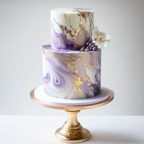 Cakes With Cream Cheese Frosting, Cake For Party, Cakes With Cream Cheese, Gold And White Cake, Bolo Rapunzel, Purple Cakes Birthday, B Day Cake, Decorate A Cake, Butterfly Birthday Cakes