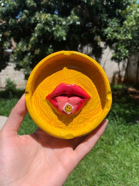 Lips Ashtray Clay, Making Ashtray From Clay, Cute Ashtray Ideas, How To Make Ashtrays, Eyeball Ashtray, Cool Clay Ashtray Ideas, Cute Clay Ashtray Ideas, Clay Ashtray Ideas Trippy, Funky Ashtrays