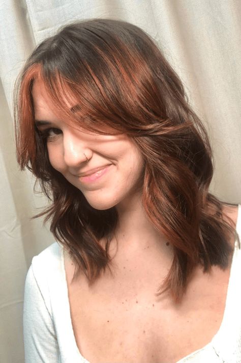 copper brunette, hair color, warm tones Face Framing Highlights Brunette, Copper Brunette Hair, Brunette Hair Shades, Copper Brunette, Deep Brunette, Face Framing Highlights, Framing Pieces, Copper Highlights, Tousled Waves