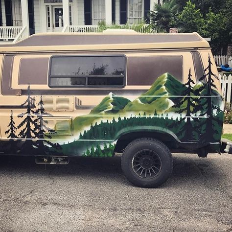 Van Wraps Ideas, Outside Camper Paint Ideas, Van Painting Ideas, Van Rv Conversion, Vintage Camper Art, Custom Van Interior, Vans Painted, Caravan Decor, Camper Art